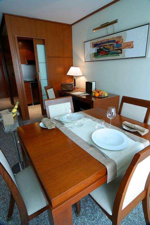 Goldstar Apartments&suites