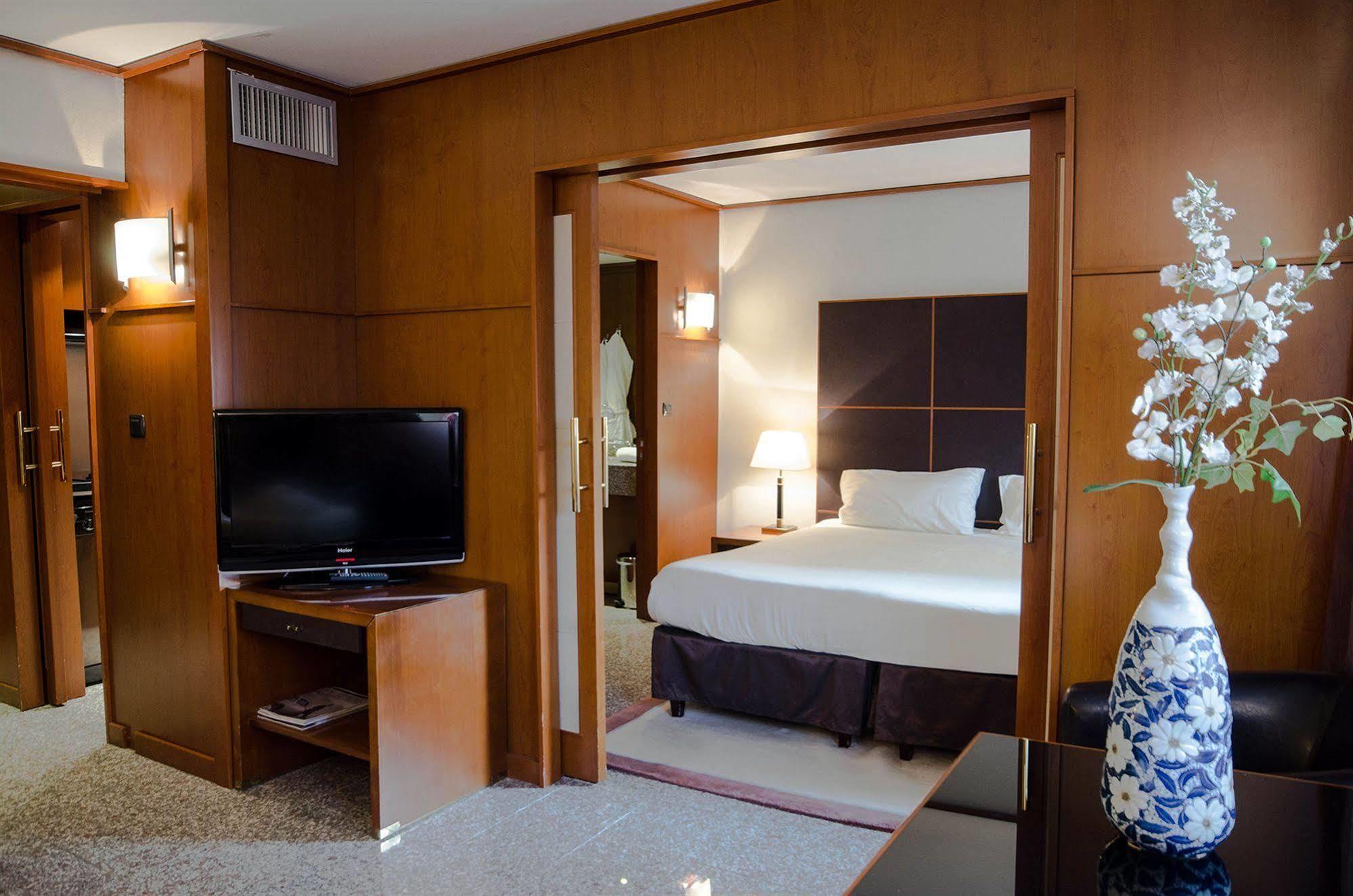 Goldstar Apartments&suites