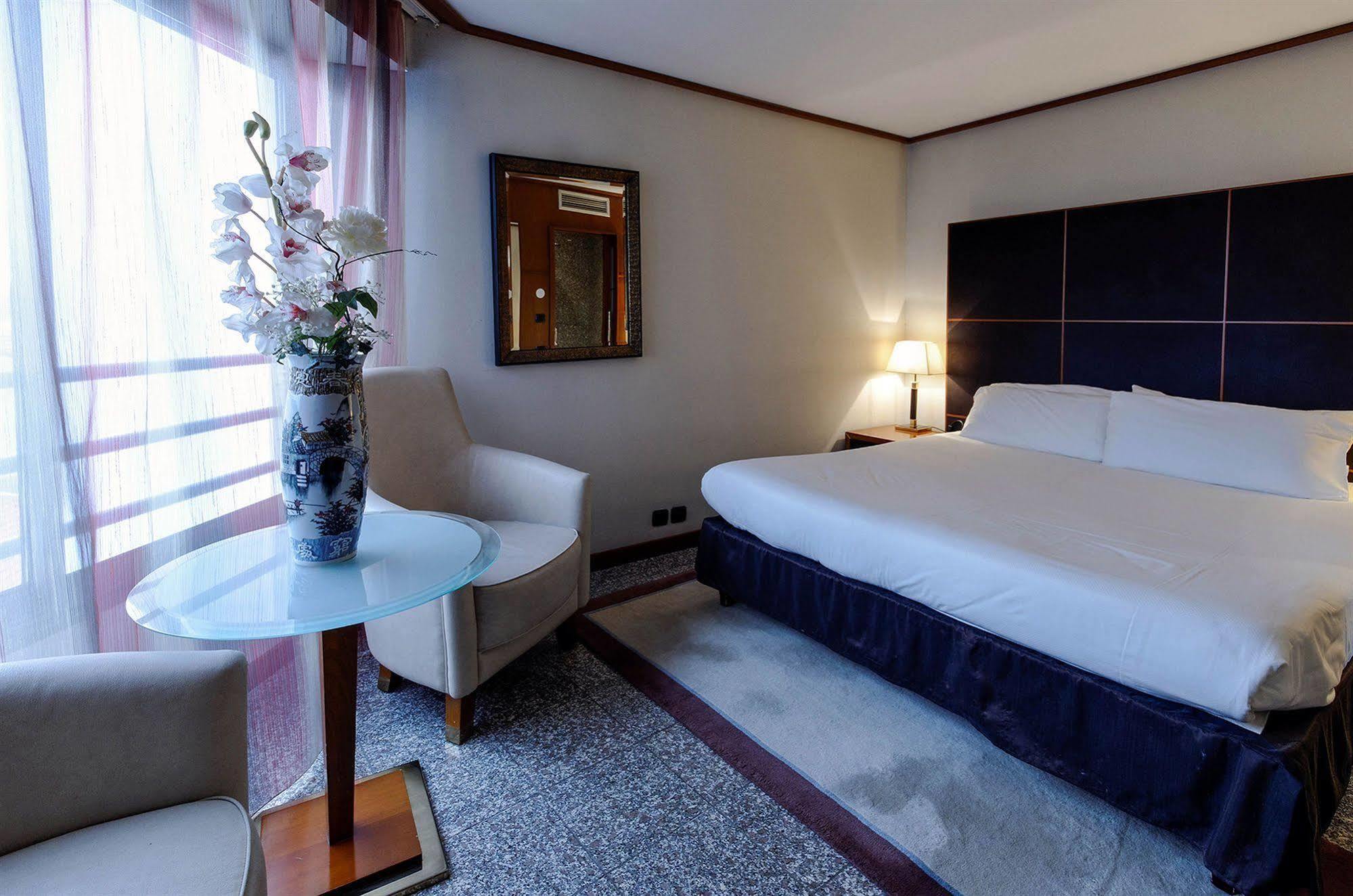 Goldstar Apartments&suites Hotel
