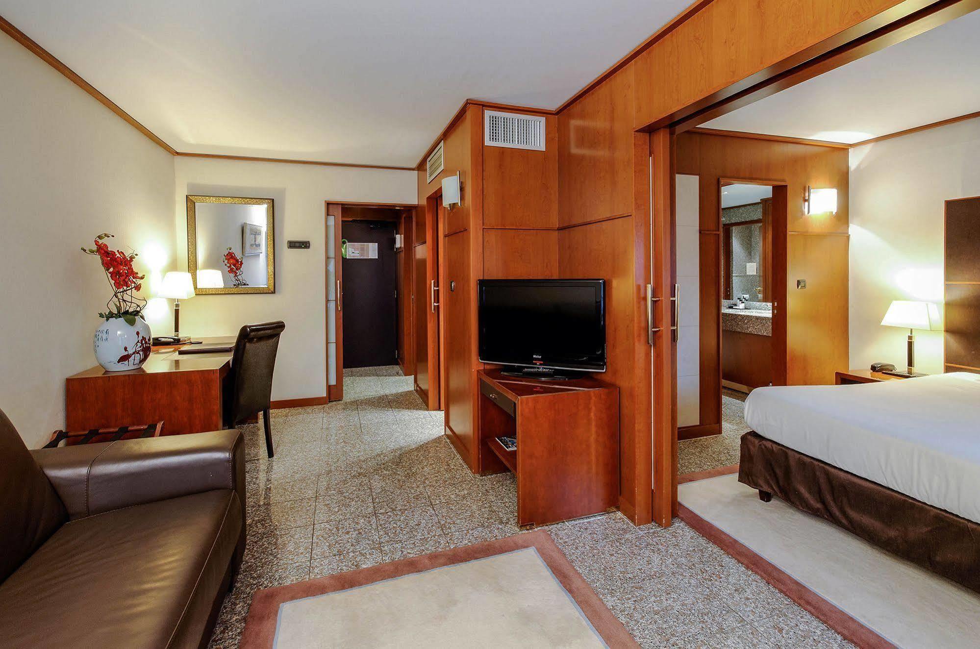 Goldstar Apartments&suites