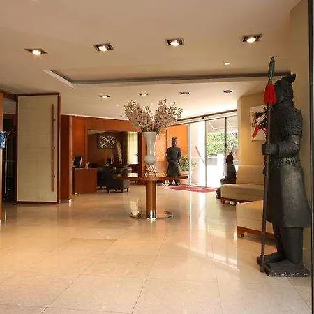 Goldstar Apartments & Suites 
